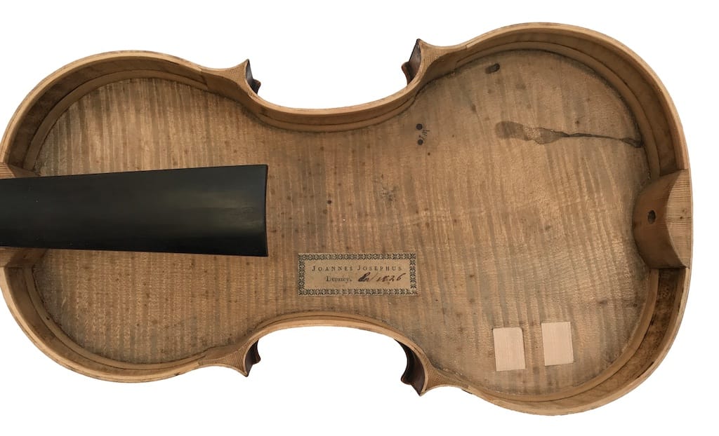 Vioolbouwer: binnenkant van een viool